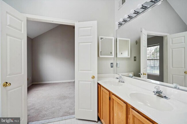 Building Photo - 25404 Upper Clubhouse Dr