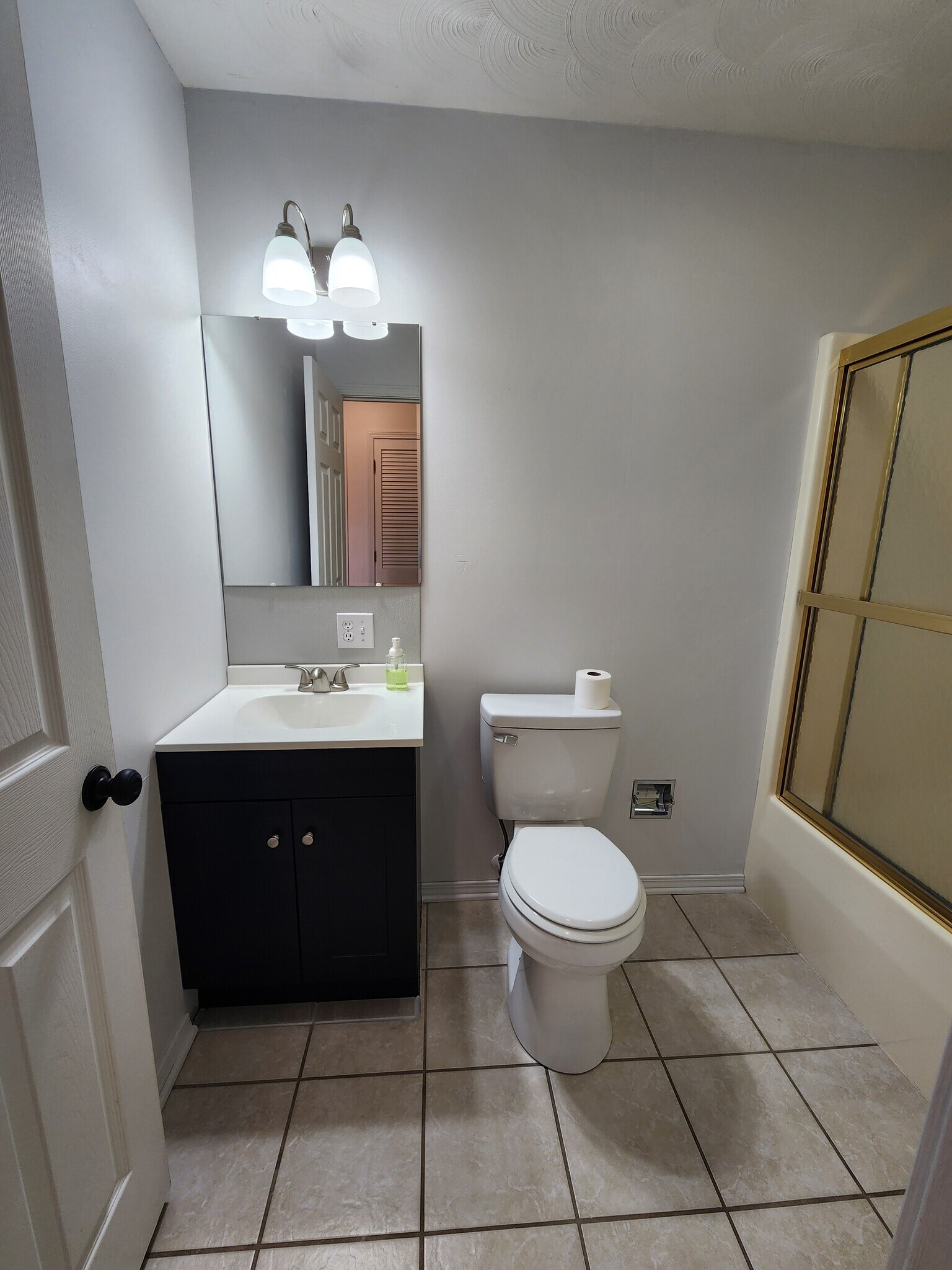Main Bathroom - 5477 Country Club Rd