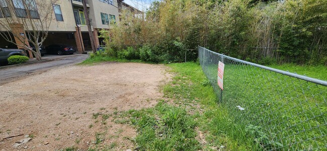 Building Photo - 1913 David St