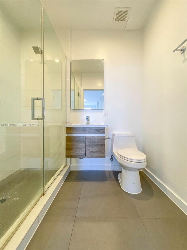 Building Photo - 924 Marseille Dr