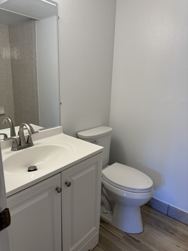 Building Photo - 1061 W Beaver Creek Blvd