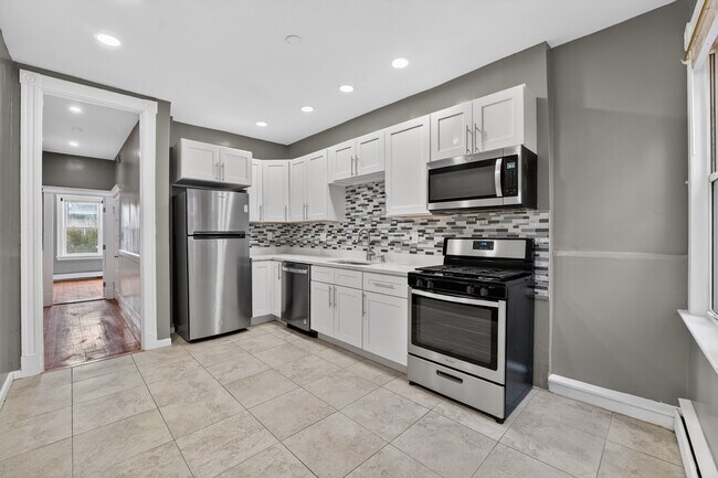 Building Photo - 129 Harrishof St