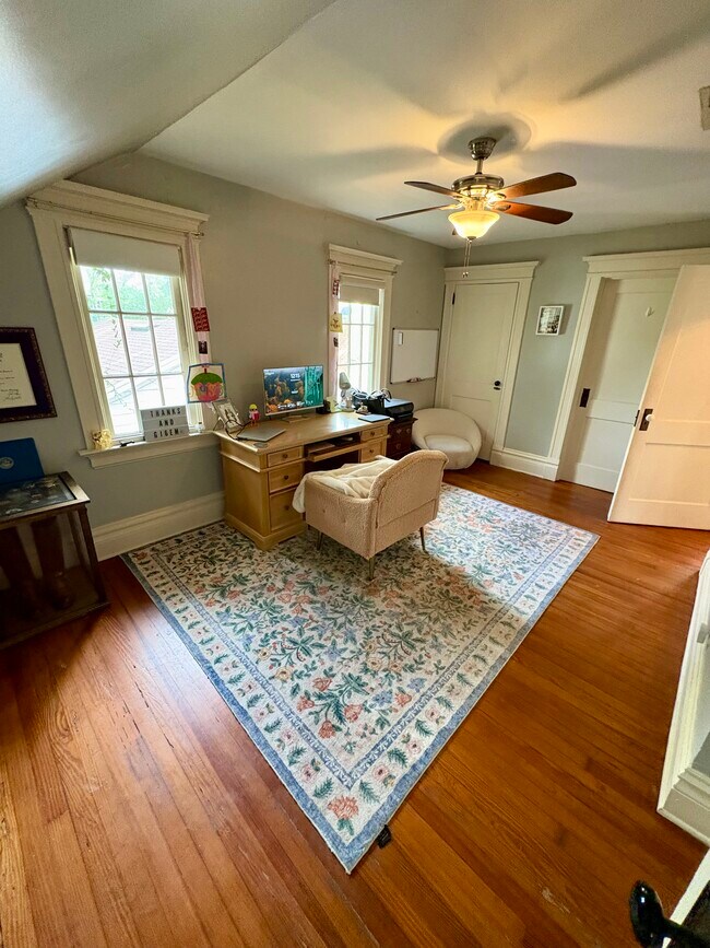 Building Photo - 2043 Dellwood Ave