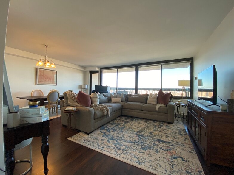 Living room-dining room - 3701 S George Mason Dr