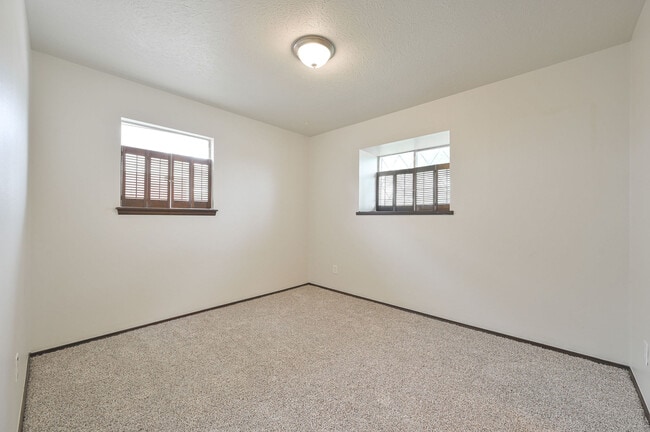 Building Photo - 1401 SW 60th St