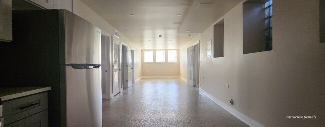Building Photo - 1432 W Marquette Rd