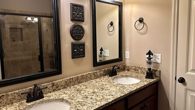 Building Photo - Large Townhouse in Stonewall Farms in Hixson