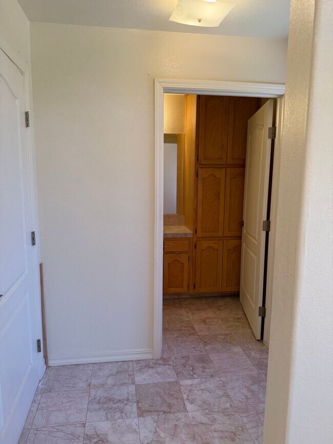 Building Photo - 38908 Millwood Dr