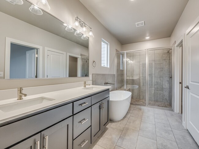 Building Photo - Beautiful home in Edmond