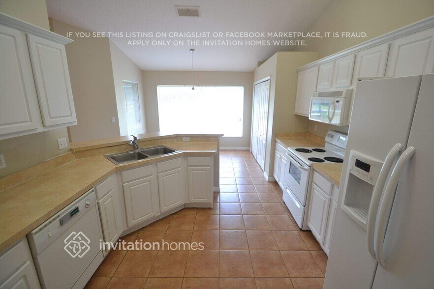 Building Photo - 830 Breezy Lake Way