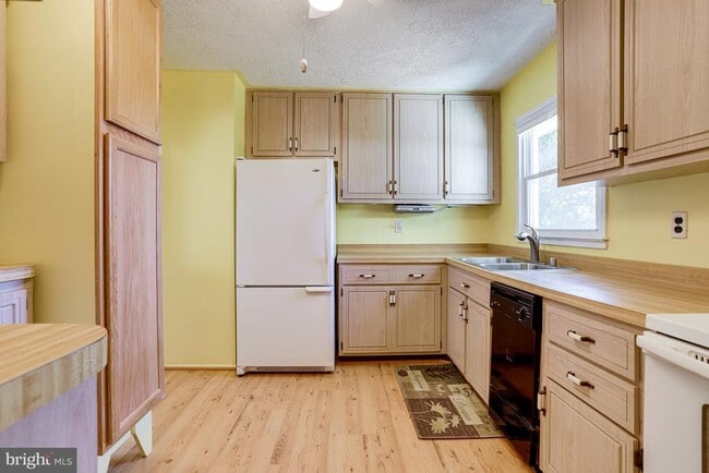 Building Photo - 13714 Gran Deur Dr