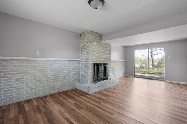 Building Photo - Spacious 4-Bedroom Home Near STL Airport i...