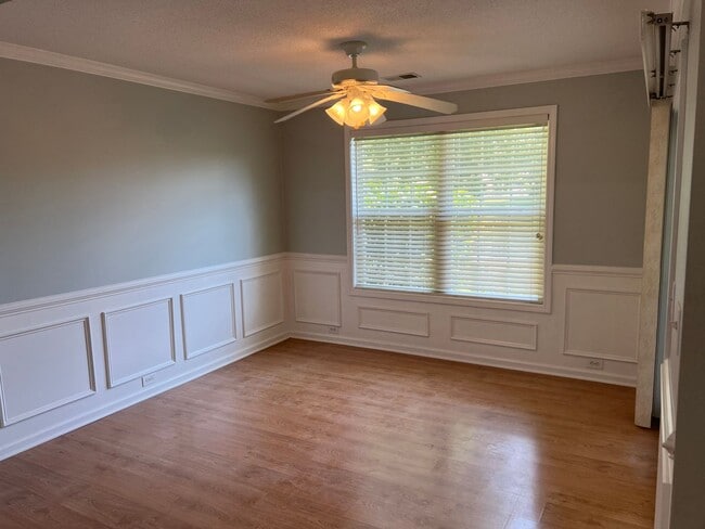 Building Photo - Beautiful Lake Side Location! Lake Linden ...