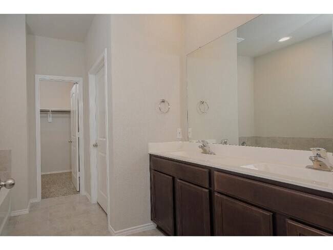 Building Photo - 13824 Rock Island Trl