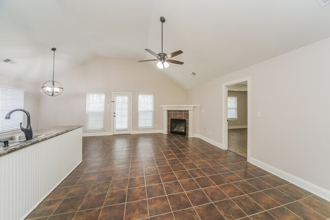 Building Photo - 5706 Bedford Loop W