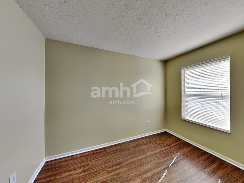 Building Photo - 220 Hartford Ct