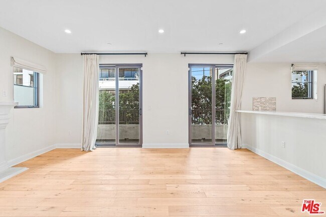 Building Photo - 10647 Ashton Ave