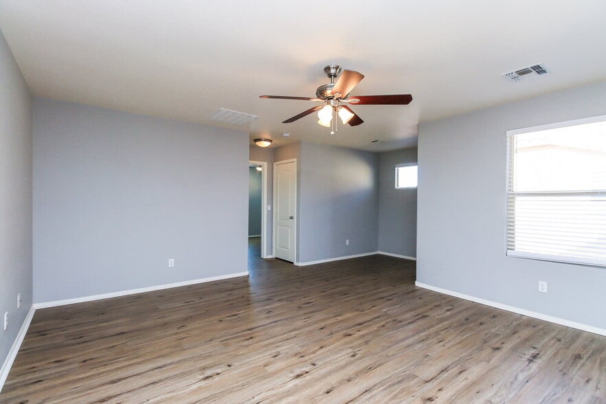 Building Photo - 31317 N Cavalier Dr