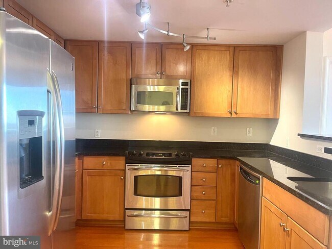 Building Photo - 1020 N Highland St