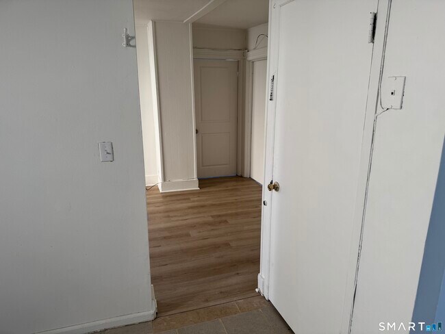 Building Photo - 57 Seaside Ave