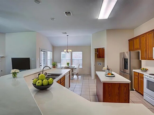 Building Photo - 112 Cherrytree Trail