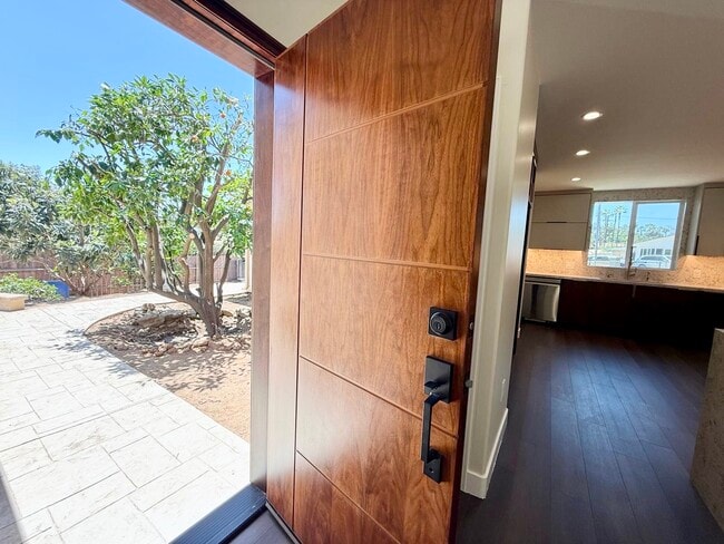 Building Photo - 1522-30 Falda Del Cerro Ct