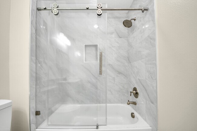 Building Photo - 7066 Villa Dr