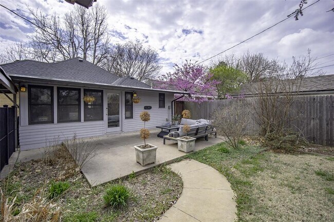 Building Photo - 717 NW 42nd St