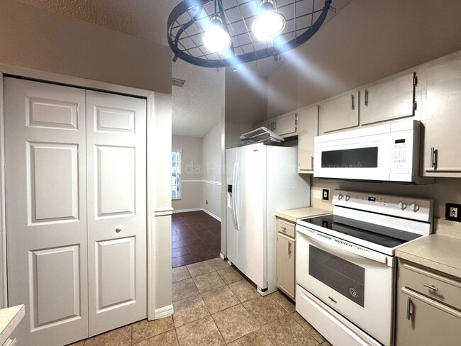 Building Photo - 2728 Corrigan Dr