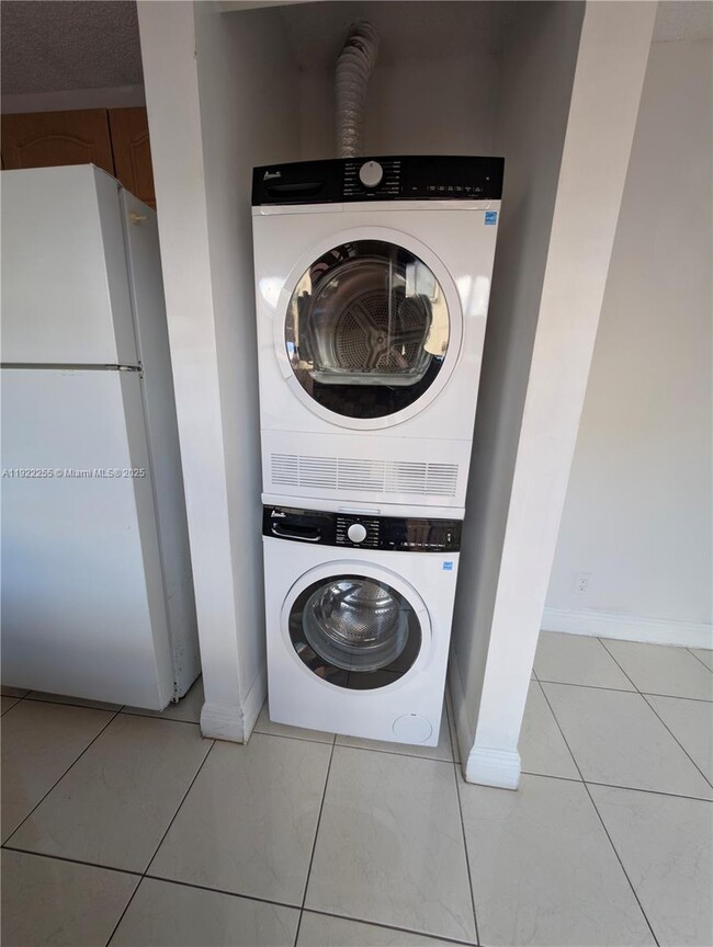 Building Photo - 6551 NW 170th Terrace