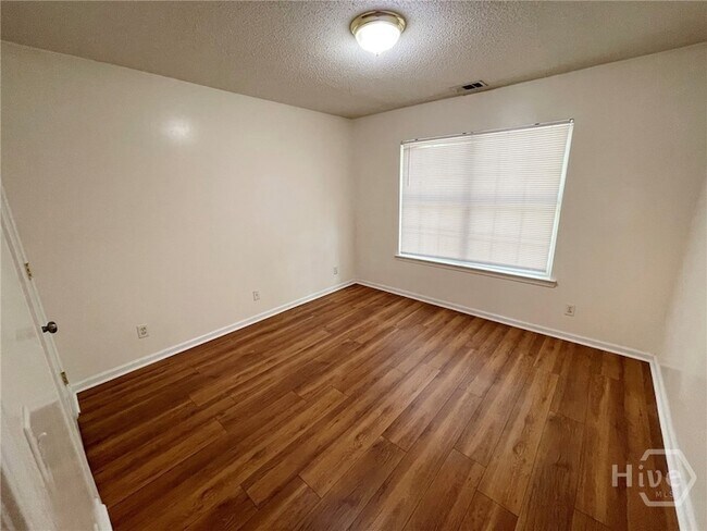 Building Photo - 102 Cormorant Way