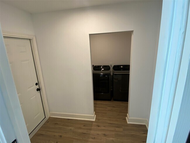 Building Photo - 4963 Culmore Dr