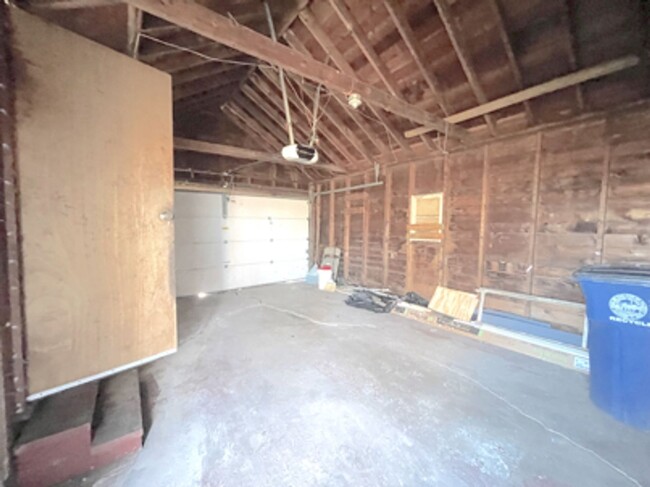 Building Photo - 3 Bed 1 Bath