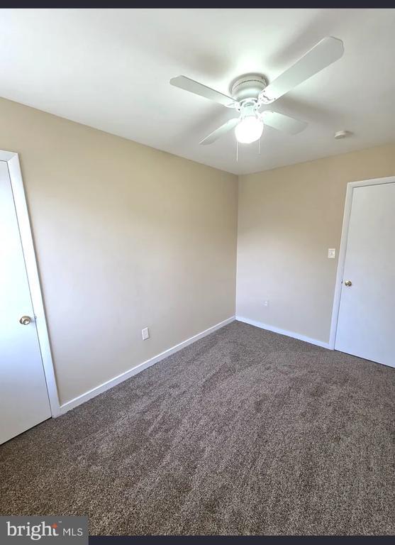 Building Photo - 525 Blackbird Dr