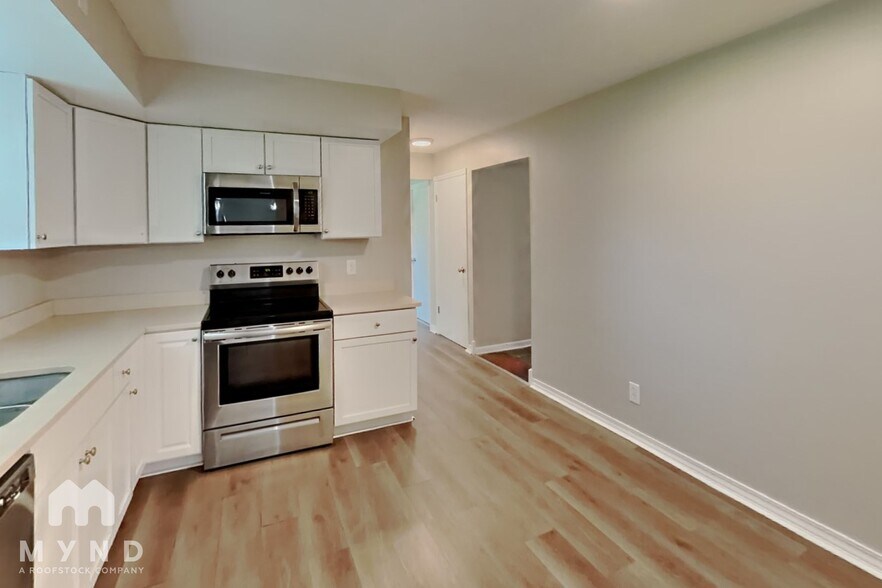 Building Photo - 5621 Oakmont Dr