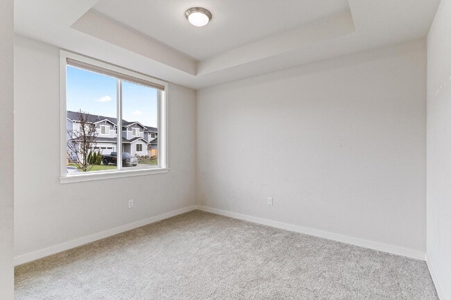 Building Photo - Bueaitful 4 bedroom home with 1 bed 1 bath MIL!