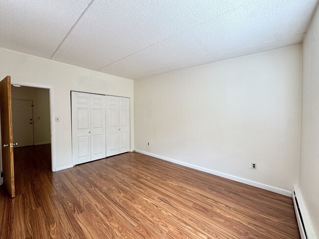 Building Photo - 80 N Warren St