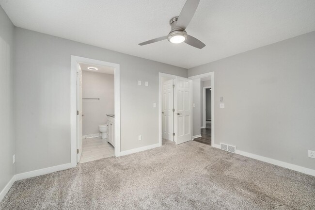 Building Photo - 2412 S Sheffield Cir