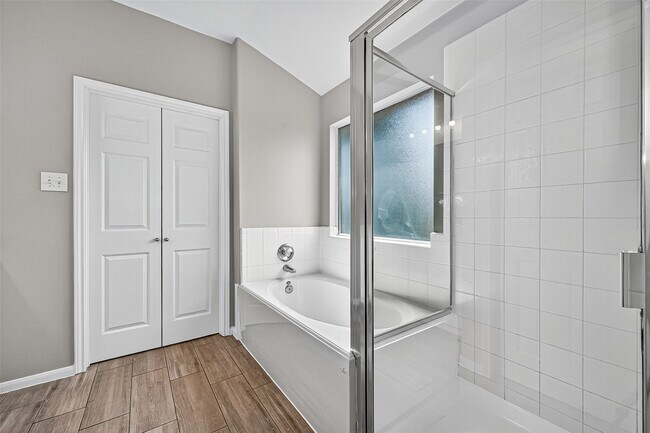 Building Photo - 2111 Castle Gardens Ln