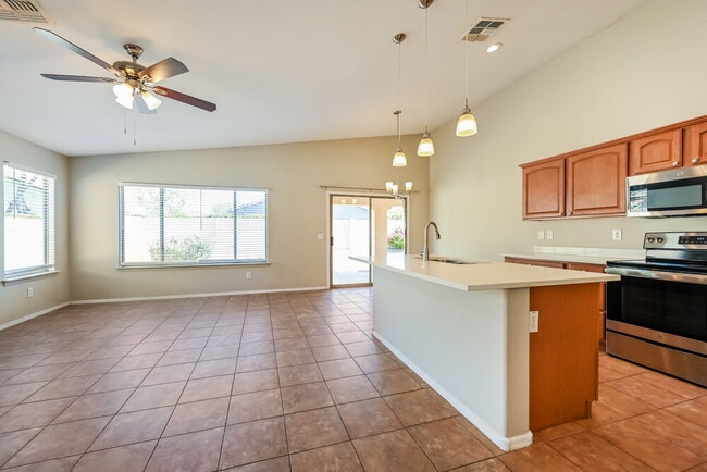 Building Photo - 3026 W Rapalo Rd