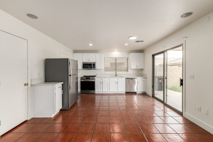 Building Photo - 1043 S San Vincente Ct