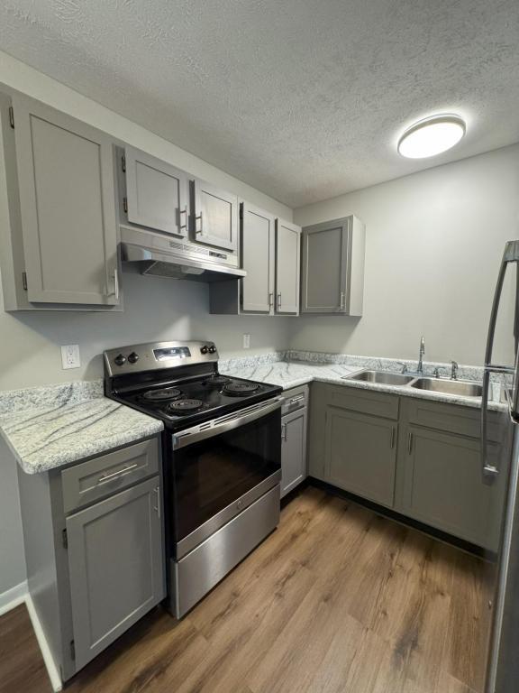 Building Photo - 1900 Apartment Dr