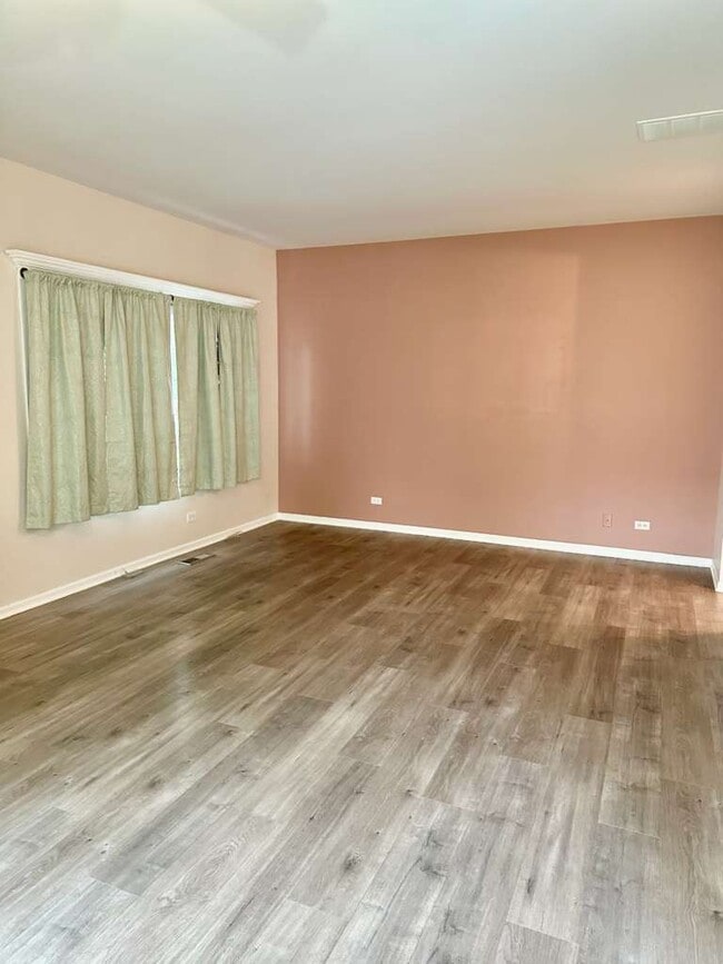 Building Photo - 122 Creston Cir