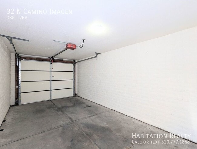 Building Photo - 32 N Camino Imagen