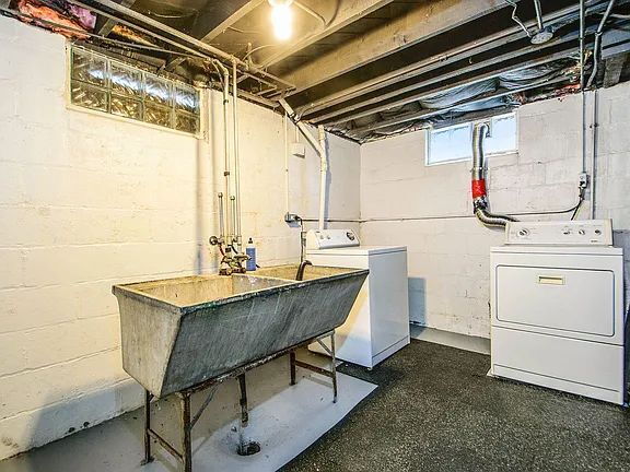 Building Photo - Charming 3BR in SE Grand Rapids