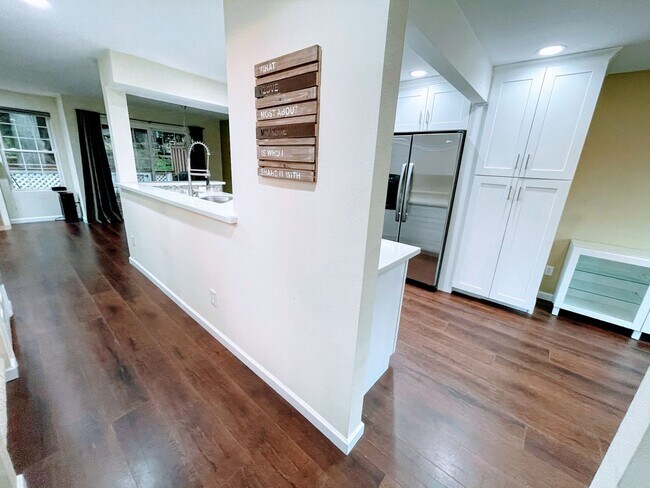 Building Photo - Exquisite Home with 3 Bed and 2.5 Bath in ...