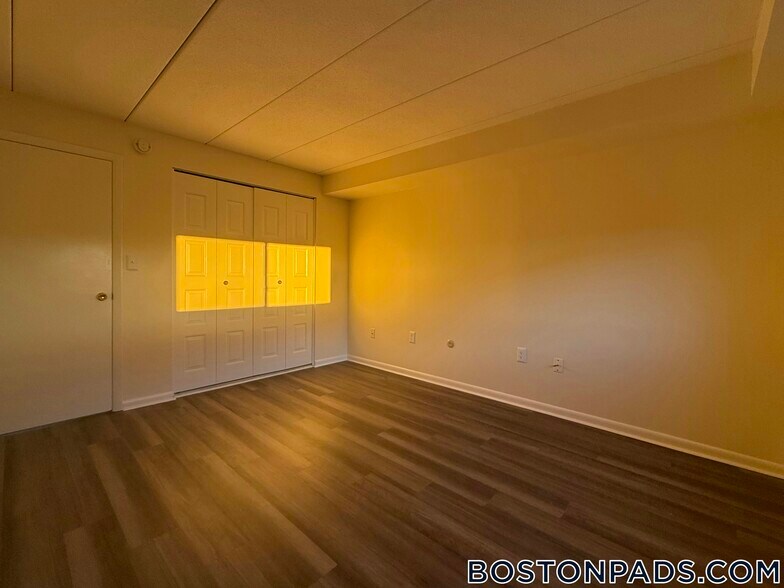 Building Photo - 51 Hill Rd