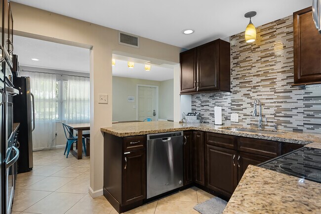 Kitchen - 2012 SW 4th Ave