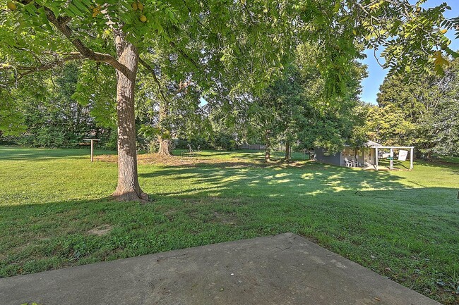 Building Photo - 115 Starlite Dr