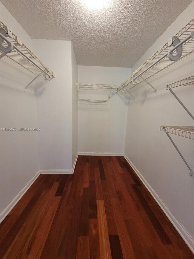 Building Photo - 9972 Nob Hill Pl